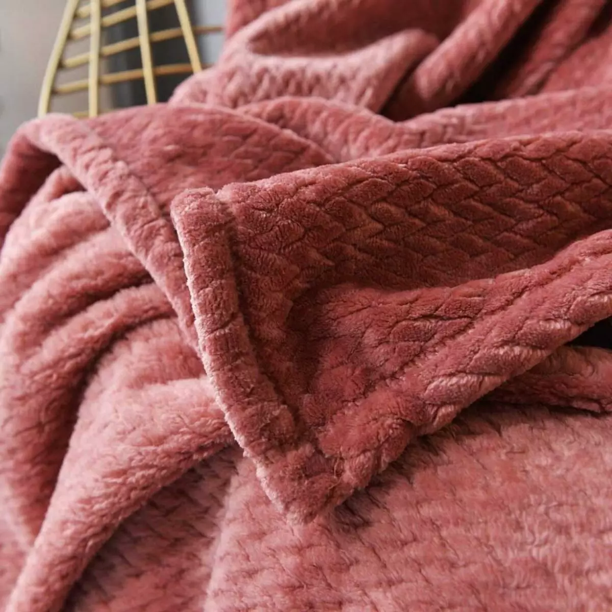Warme Decken: Wie eine gemütliche Bettdecke auf dem Bett wählen? Erwärmt Decken, Materialien und Design, Größen und Pflegetipps 24937_19