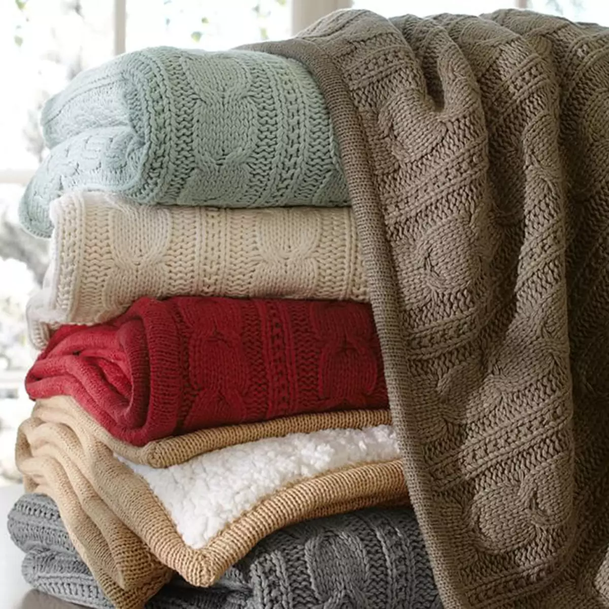 Warme Decken: Wie eine gemütliche Bettdecke auf dem Bett wählen? Erwärmt Decken, Materialien und Design, Größen und Pflegetipps 24937_24