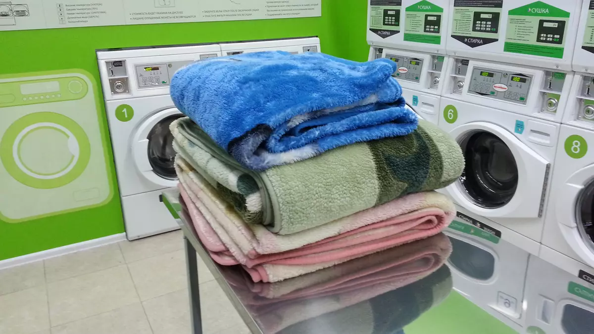 Topla deke: Kako odabrati udoban prekrivač na krevetu? Zagrijani deke, materijali i dizajn, veličine i savjeti za njegu 24937_26