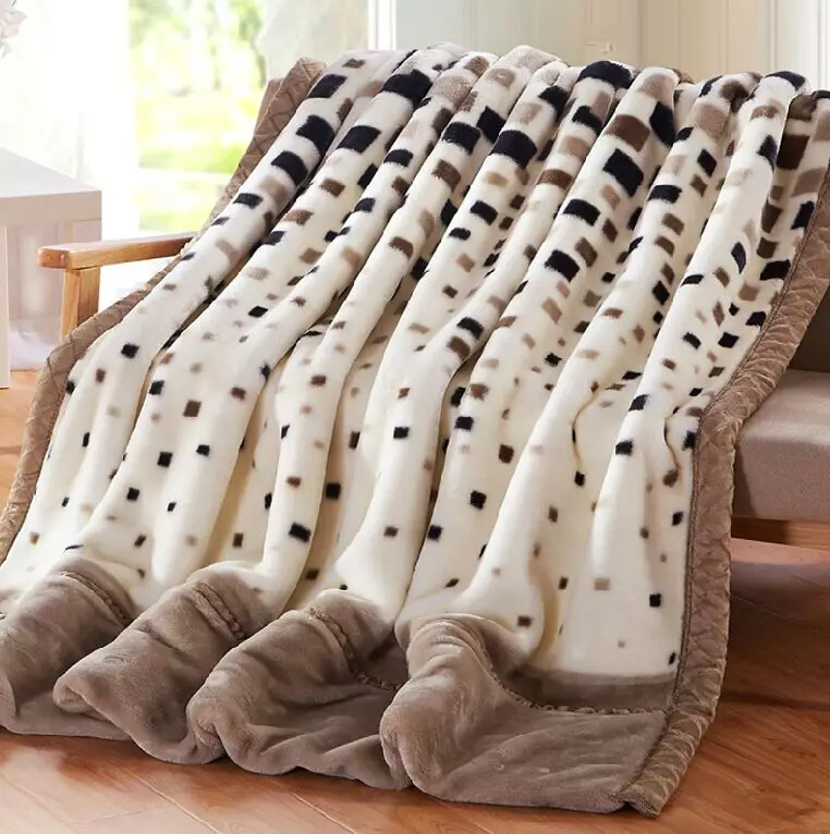 ผ้าห่มอุ่น: วิธีการเลือกผ้าคลุมเตียงที่สะดวกสบายบนเตียง? ผ้าห่มที่อบอุ่นวัสดุและการออกแบบขนาดและเคล็ดลับการดูแล 24937_5