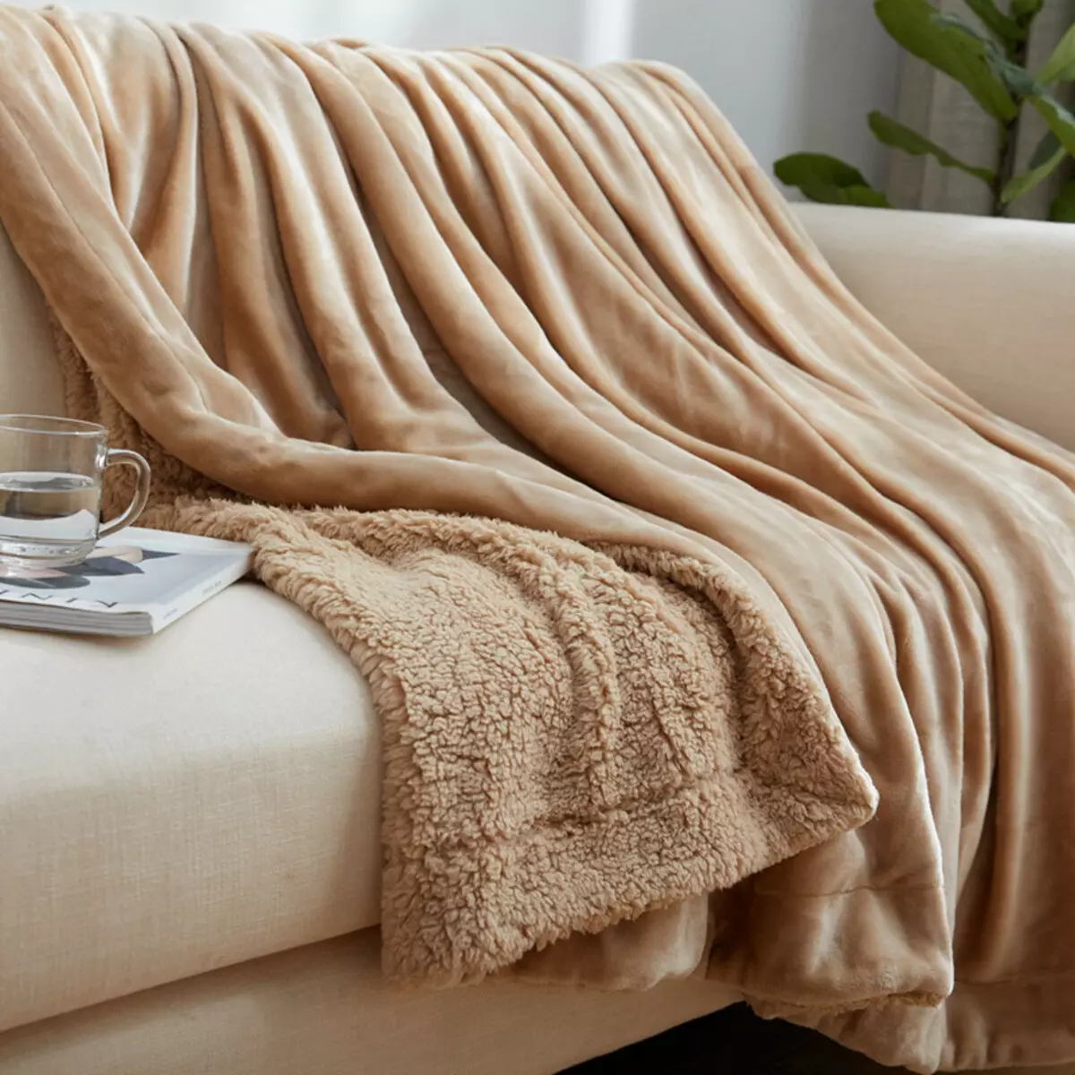 Warme Decken: Wie eine gemütliche Bettdecke auf dem Bett wählen? Erwärmt Decken, Materialien und Design, Größen und Pflegetipps 24937_6