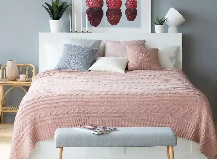 Plaid rajutan (69 gambar): Bedspreads di atas katil rajutan dan benang lain, tangan mengait dari dataran dan dengan gelung, putih, kelabu dan warna lain 24941_51