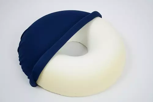 Cuscino da seduta ortopedico: su una sedia e un letto, per spina dorsale e lombi, modelli sotto forma di un anello con un foro, gel e altri 24956_19