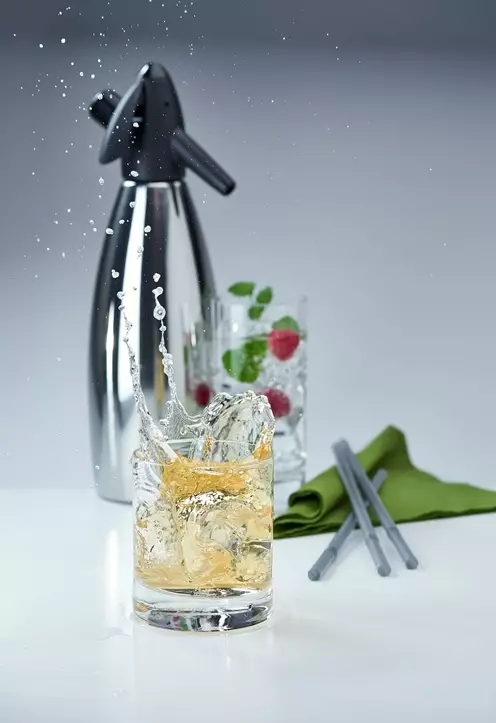 Siphon עבור מים אכפתיות (33 תמונות): כיצד להשתמש במכשיר עבור סודה בבית? איך עובד סיפון הבית להכנת משקאות מוגזים? 24967_19