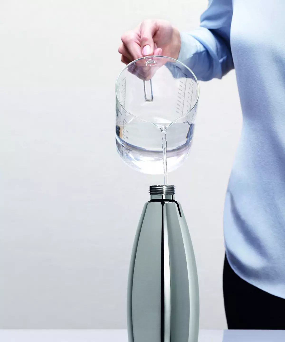Siphon עבור מים אכפתיות (33 תמונות): כיצד להשתמש במכשיר עבור סודה בבית? איך עובד סיפון הבית להכנת משקאות מוגזים? 24967_31