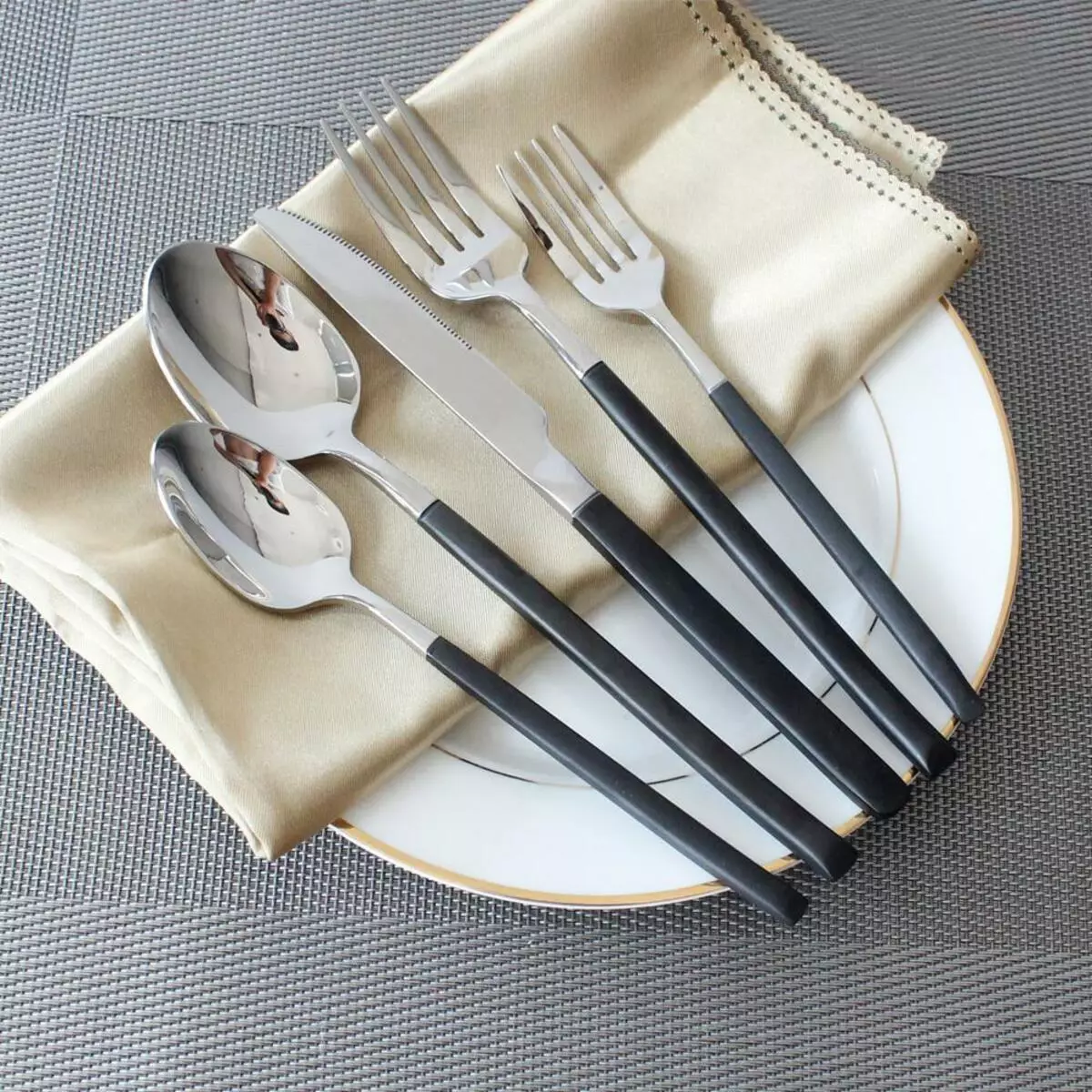 Sets van bestek: een set van vorken, messen en lepels voor 6 en 24 personen, geregistreerd gift opties, overzicht van de sets in een koffer 24977_29