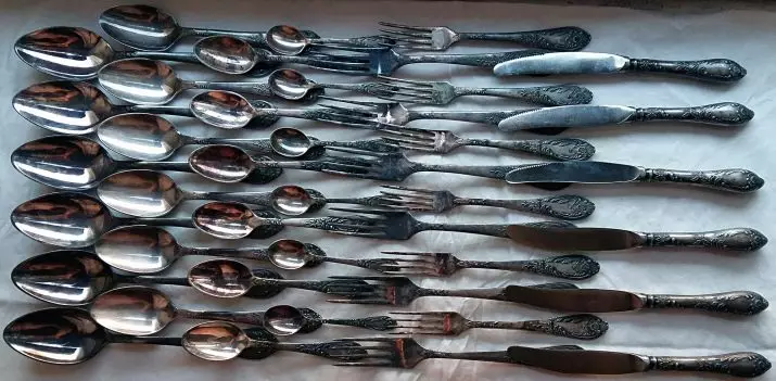 Cutlery melchive: komposisi aloi. Bagaimana dan bagaimana dengan cepat membersihkan set alat makan dari Melchior di rumah? Manfaat dan kemudaratan 24983_6