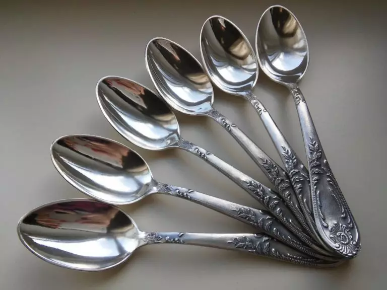Silversked (27 bilder): Personliga Tea Spoons of Silver, Silver Plated Dessert Bestick, Gravyruppsättningar 24991_14