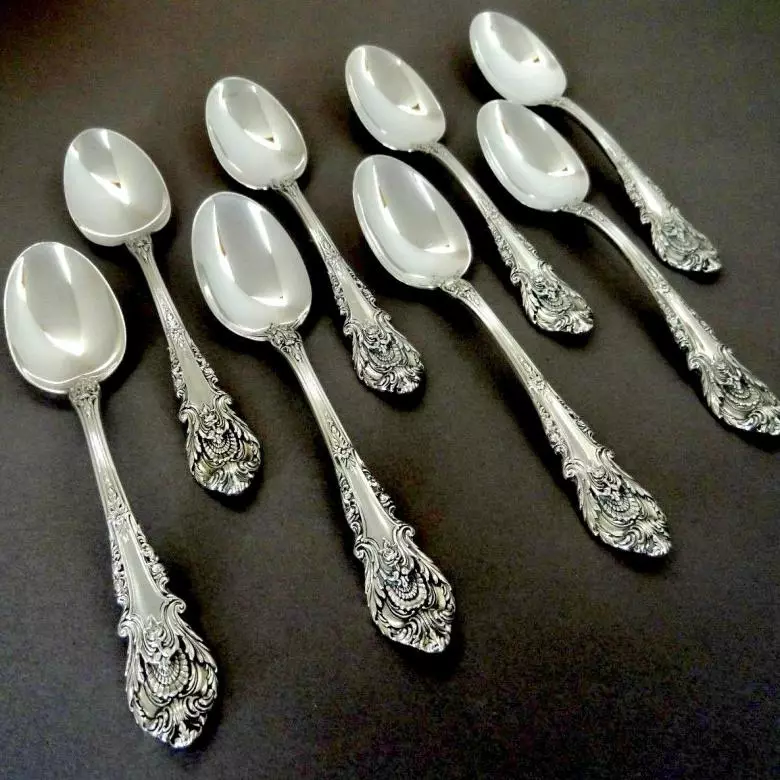 Cucchiaio d'argento (27 foto): cucchiai di tè personale di argento, posate dessert placcate argento, set di incisioni 24991_15
