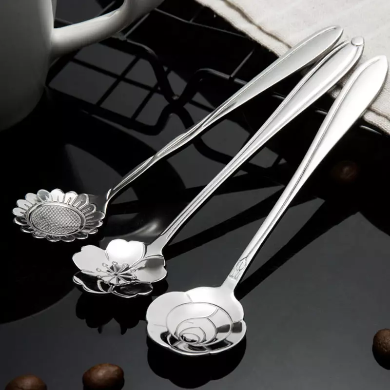 Sølvske (27 billeder): Personlige te skeer af sølv, forgyldt dessertbestik, graveringssæt 24991_18