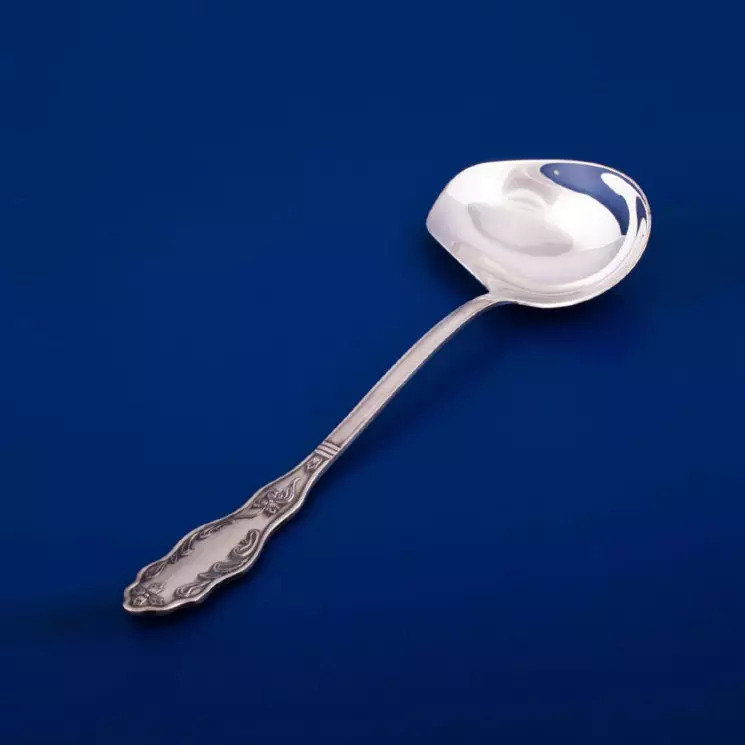 Silver spoon (27 photos): Personal tea spoons of silver, silver plated dessert cutlery, engraving sets 24991_20