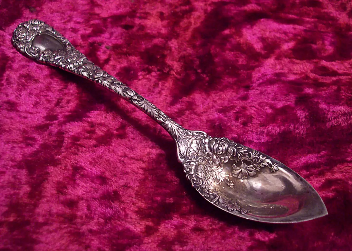Muỗng bạc (27 ảnh): Thìa trà cá nhân của bạc, Mạ bạc Desser Cutlery, Bộ khắc 24991_7