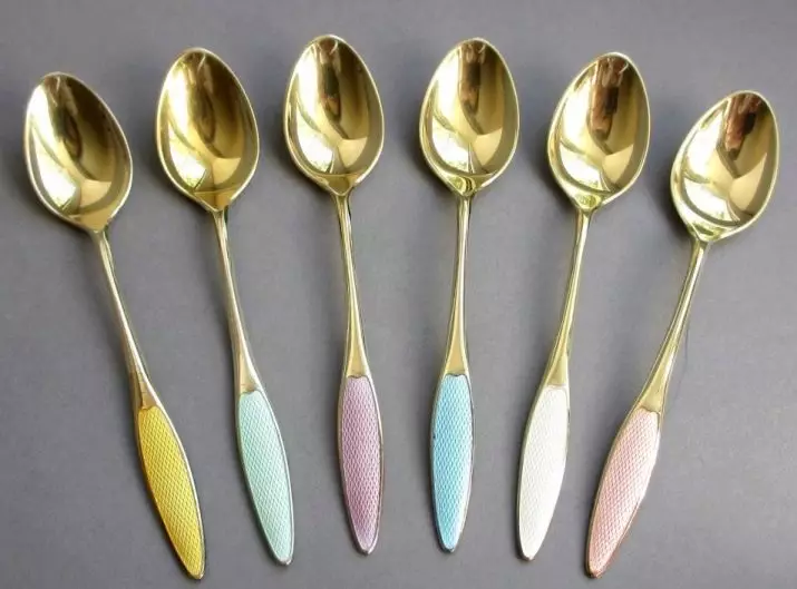 Silver Spoon (27 mga larawan): Personal na tsaa spoons ng pilak, pilak plated dessert kubyertos, ukit set 24991_9