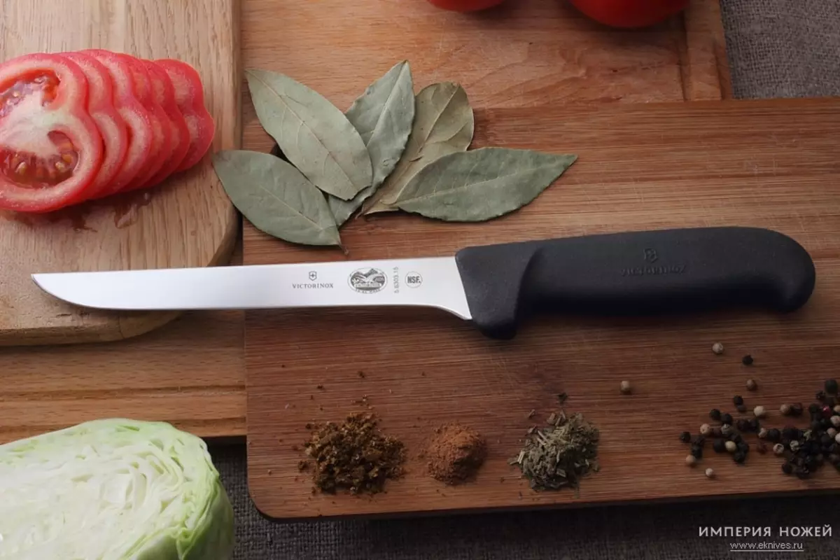 Обвалочный нож (31 фота): як абраць апрацоўчы нож для обвалки мяса? Для чаго патрэбен універсальны нож? Прафесійныя жиловочные і іншыя мадэлі 24992_18