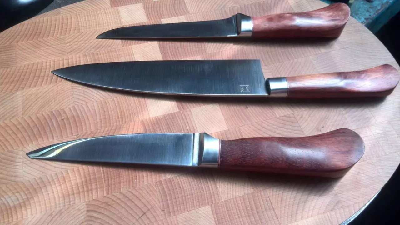 Couteau clignotant (31 photos): Comment choisir un couteau de coupe pour couper la viande? Pourquoi avez-vous besoin d'un couteau universel? Trafic professionnel et autres modèles 24992_4