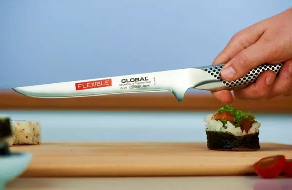 Blinkande kniv (31 bilder): Hur man väljer en skärkniv för att skära kött? Varför behöver du en universell kniv? Professionell trafik och andra modeller 24992_5