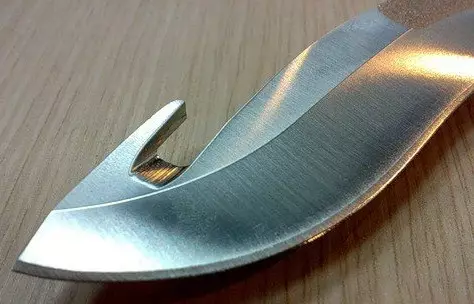 Shkuroal Knife (43 φωτογραφίες): Περιγραφή των δερμάτινων, χαρακτηριστικά της επιλογής των σωμάτων. Πώς να χρησιμοποιήσετε ένα επαγγελματικό μαχαίρι για την αφαίρεση των δερμάτων; 24993_8
