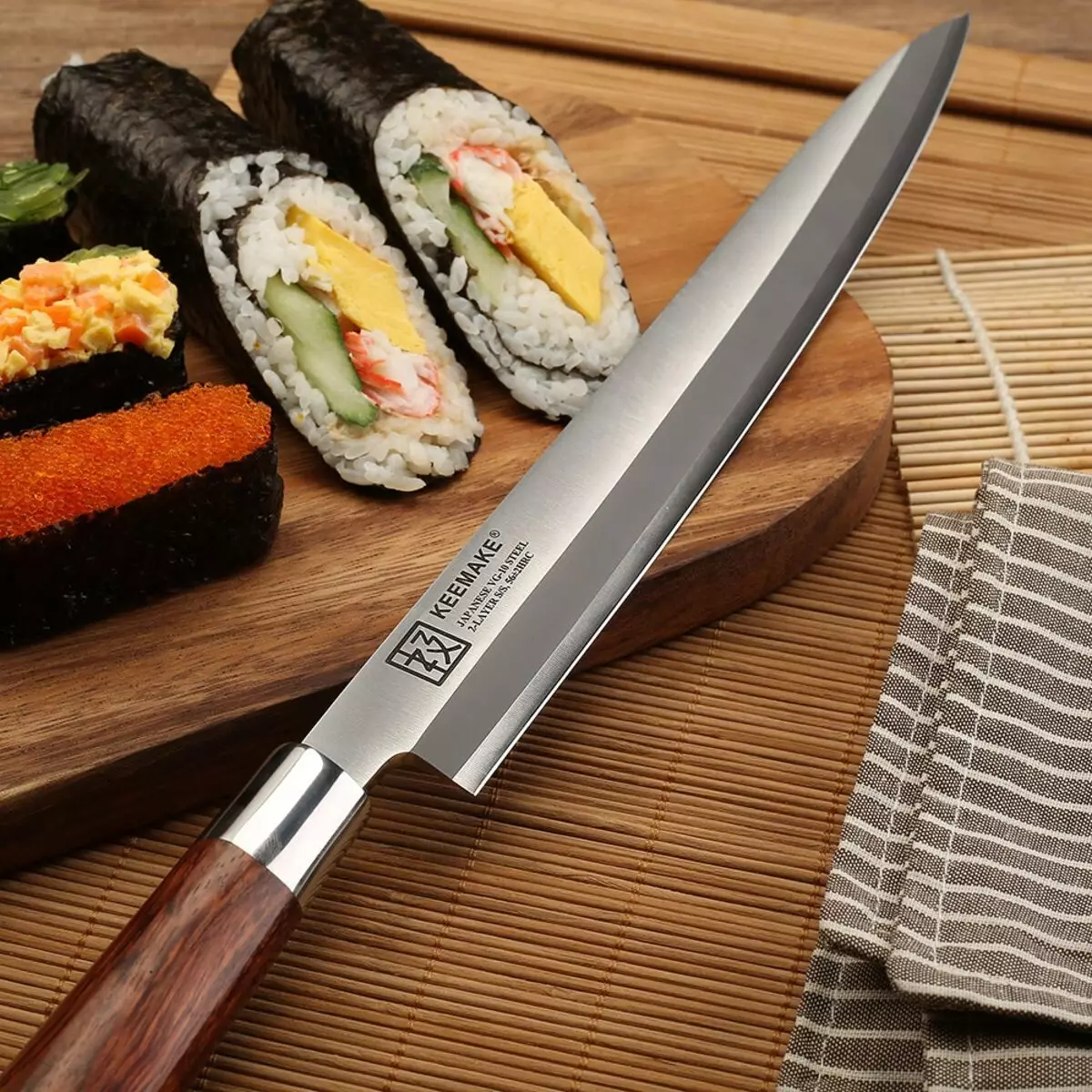 יפנית מטבח סכינים (35 תמונות): KIOMO סכינים תכונות יצרנים אחרים סכינים. Nakiri ו Deba, סנטוקו ומינים אחרים. בחירה של סט 24998_2