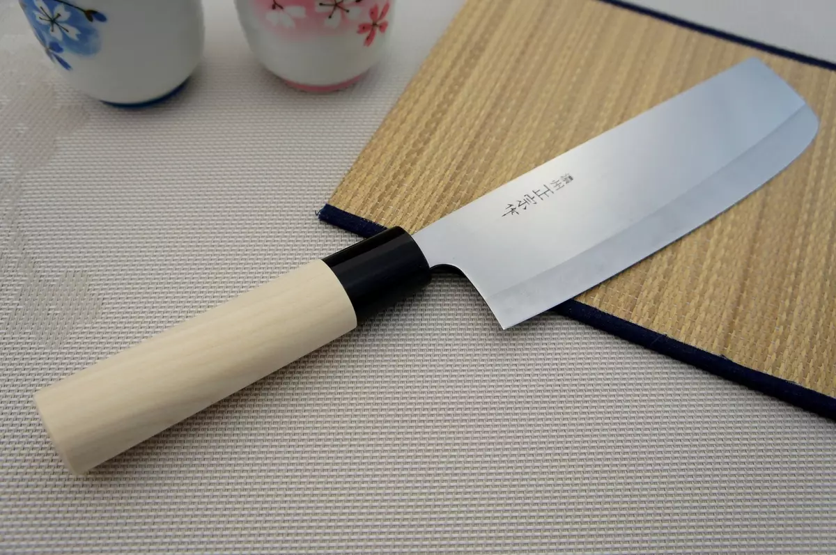 Knives Dapur Jepang (35 Poto): Kiomo Kacabatan sareng Pabrikan séjén. Nakiri sareng Deba, Santoko sareng spésiés sanés. Pilihan suske 24998_21