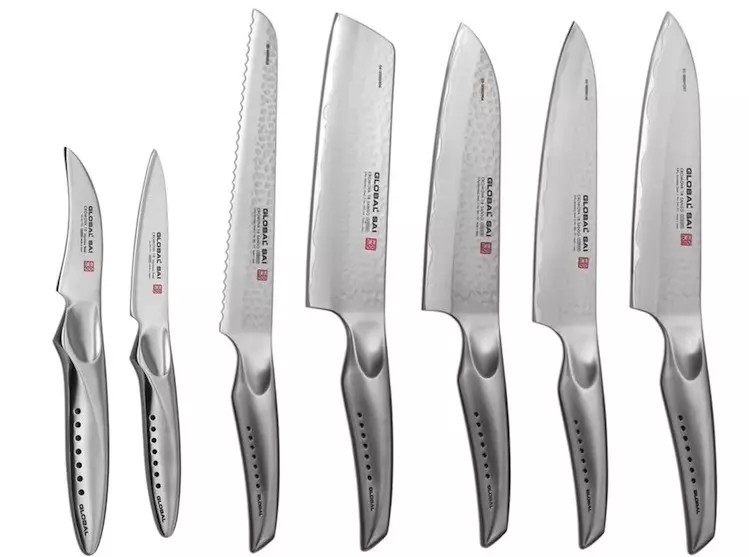 יפנית מטבח סכינים (35 תמונות): KIOMO סכינים תכונות יצרנים אחרים סכינים. Nakiri ו Deba, סנטוקו ומינים אחרים. בחירה של סט 24998_22