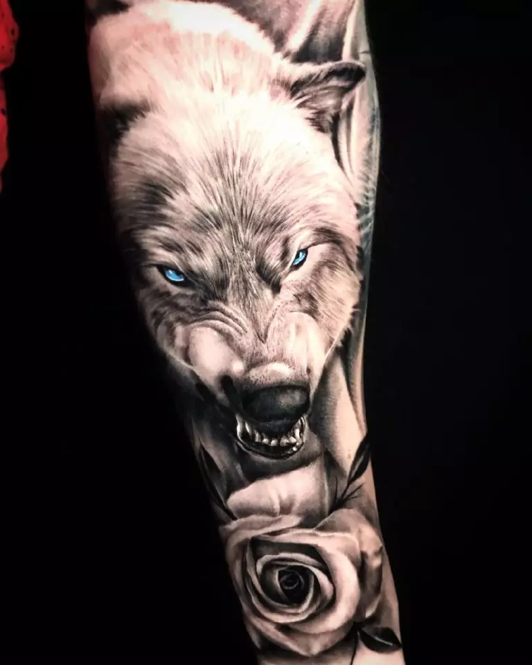 紋身“Oskal Wolf”（43張照片）：價值和素描，紋身用狼磨在肩部和胸部，在前臂和身體的其他部位 249_37