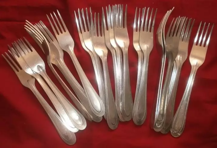 ប្រភេទនៃ Forks 43 រូបថត): ប្រាក់ melichior និងចំអិនពូជសម្រាប់សាច់និងអយស្ទ័រប្លាស្ទិចប្លាស្ទិចដែលអាចបោះចោលបាននិងប្រើឡើងវិញបាន 25000_11