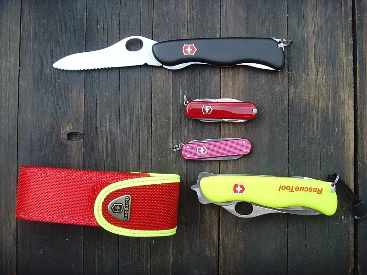 Դանակներ Victorinox (30 լուսանկար). Ընտրելով խոհանոցային դանակների մի շարք: Շվեյցարական դանակների նկարագրությունը `կարտոֆիլը մաքրելու համար եւ այլ մոդելներ: Լավագույն ընտրանքների ֆիրման 25001_10