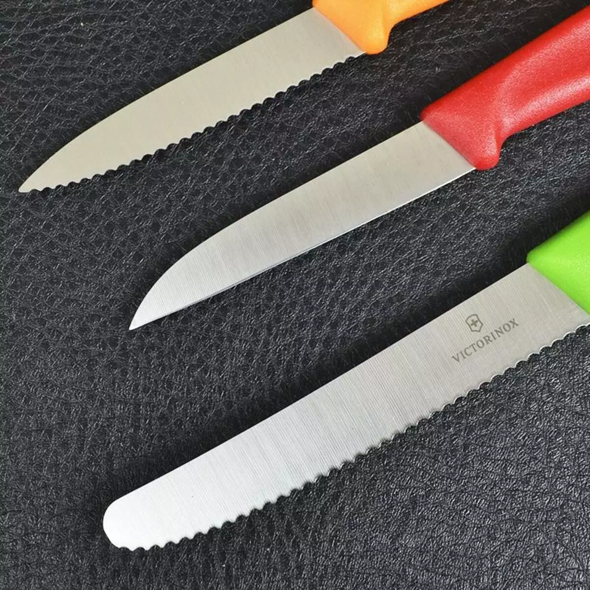 Ножове Victorinox (30 снимки): Избор на комплект кухненски ножове. Описание на швейцарците ножове за почистване на картофи и други модели. Най-добрият опции фирмата 25001_16