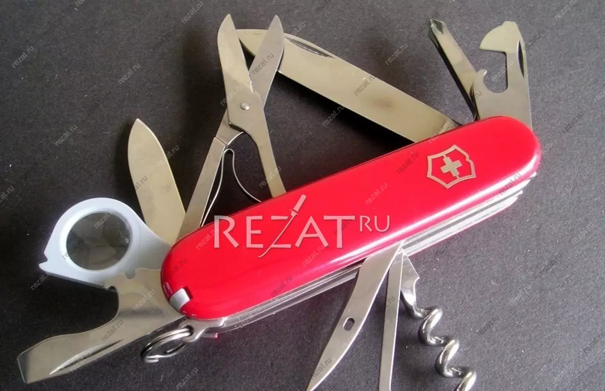 Դանակներ Victorinox (30 լուսանկար). Ընտրելով խոհանոցային դանակների մի շարք: Շվեյցարական դանակների նկարագրությունը `կարտոֆիլը մաքրելու համար եւ այլ մոդելներ: Լավագույն ընտրանքների ֆիրման 25001_4