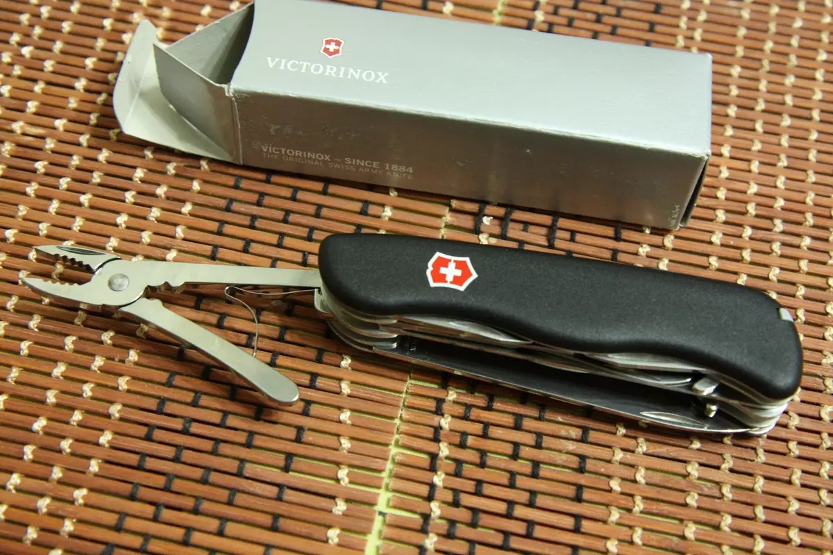 Messer Victorinox (30 Fotos): Wählen Sie eine Reihe von Küchenmesser. Beschreibung der Schweizer Messer zum Reinigen von Kartoffeln und anderen Modellen. Die besten Optionen Firma 25001_6