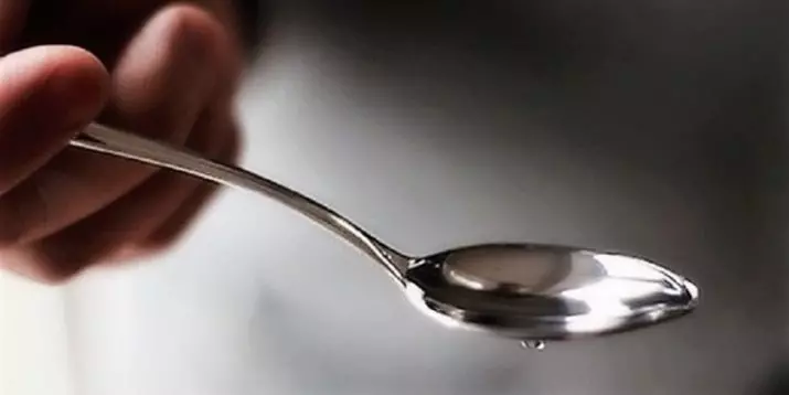 Teaspoon (29 fotografii): Volum în ml, produse de unică folosință și linguri cu un mâner lung. Dimensiune și greutate în grame 25002_10