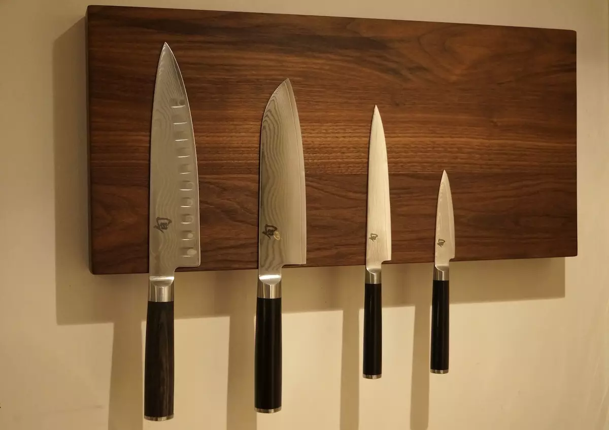 Држач магнетног ножа (29 фотографија): Како одабрати магнет на зиду? Како правилно објесити власнике зидова у кухињи? 25009_10