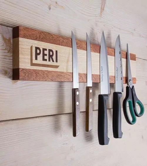 دارنده چاقو مغناطیسی (29 عکس): نحوه انتخاب یک آهنربا روی دیوار؟ چگونه می توان به طور منظم نگهدارنده های دیوار در آشپزخانه؟ 25009_12