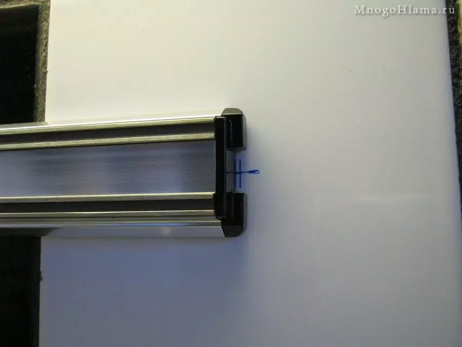 Magnetinio peilio laikiklis (29 nuotraukos): kaip pasirinkti magnetą ant sienos? Kaip tinkamai pakabinti sienų laikiklius virtuvėje? 25009_27