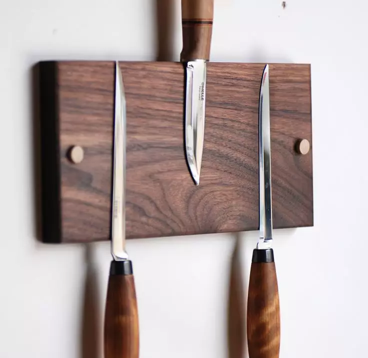 Mbajtësi i thikës magnetike (29 foto): Si të zgjidhni një magnet në mur? Si të varni mbajtësit e murit në kuzhinë? 25009_6