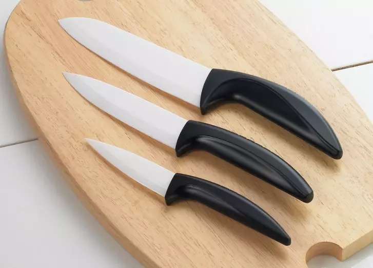 Магнітний тримач для ножів (29 фото): як вибрати магніт на стіну? Як правильно вішати настінні власники на кухні? 25009_9