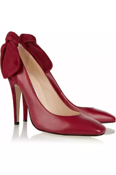 Burgundia kingad (57 fotot): Mida kanda naissoost mudelid Bordeauxi värvil, mis sukkpüksid nende ühendamiseks 2500_18