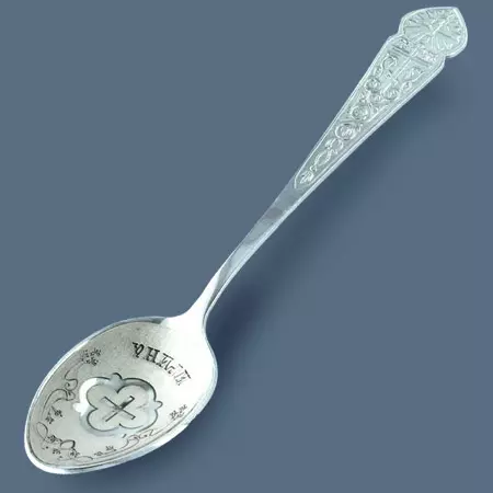 Silver cuillères pour enfants: une cuillère pour un nouveau-né à baptection. Pourquoi donner l'appareil au baptême? Cuillères personnelles 