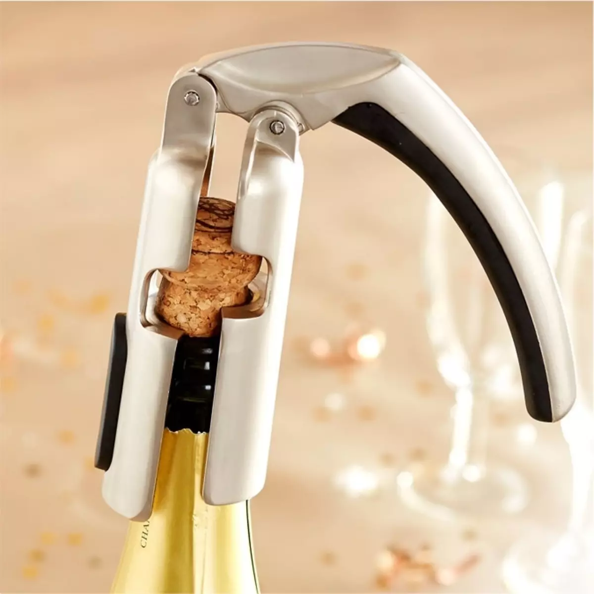 Bagaimana cara membuka anggur pembuka botol? Bagaimana cara membuka botol dengan sekrup dan pembuka botol dengan sayap? Bagaimana cara membuka Gadis Anggur dengan Corkscrew biasa? 25040_11