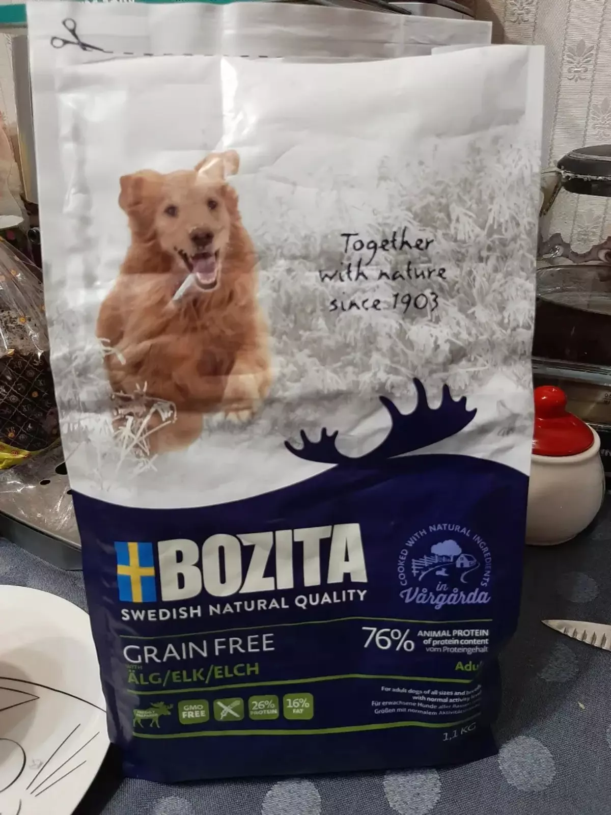 Panganan kanggo asu Bozita: panganan garing lan udan kanggo anak anjing, keturunan cilik lan gedhe, panganan kaleng. Komposisi. Ulasan Pelanggan 25078_18