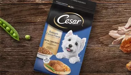 Cesar Dog feed: အိတ်များနှင့်ဘဏ်များ, စိုစွတ်သောနှင့်ခြောက်သွေ့သောအစားအစာများနှင့်အရွယ်ရောက်ပြီးသူခွေးများနှင့်ခွေးများအတွက်သူတို့၏ဖွဲ့စည်းမှု, သုံးသပ်ချက်များပြန်လည်သုံးသပ်ခြင်း 25082_8