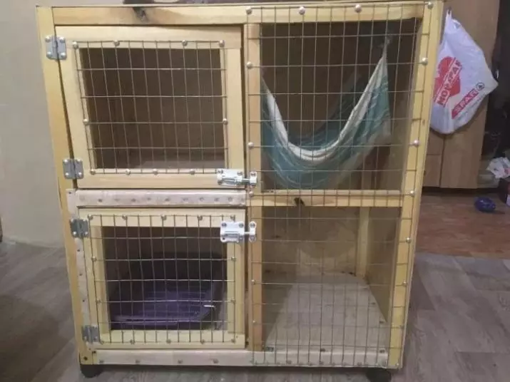 Cages pikeun ferrets (34 foto): ukuran Naon anu diperlukeun? Kumaha carana nyieun nurutkeun gambar jeung leungeun sorangan? Kumaha keur ngumpul di imah? 25125_27