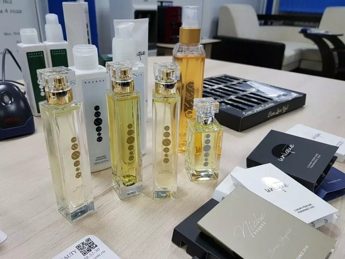 Essens Perfum (23 Fotoen): Männer Aromen a Fraen. Beschreiwung vum Nische Parfumen duerch Zuelen, Clientsreviewungen 25138_9