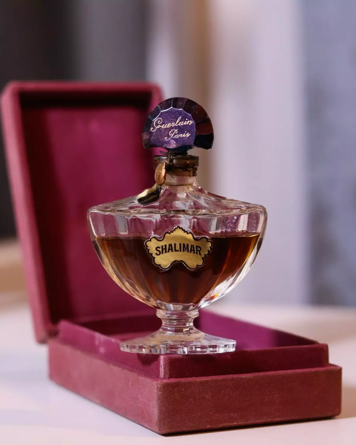 Parfumi Parfum fillestar dhe aromat e tjera të Shalimar nga Guerlain, fletët e ujit të grave 25185_17