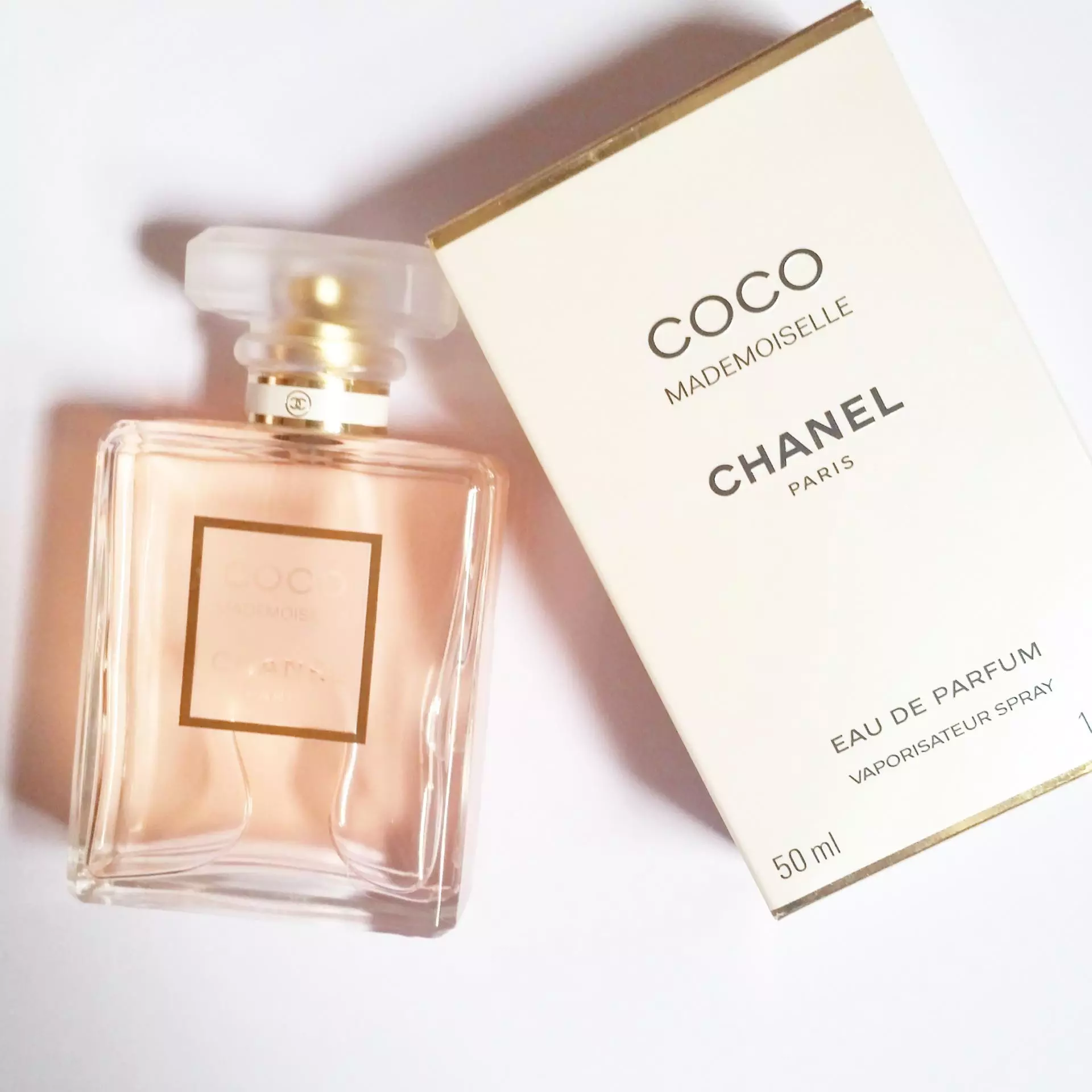 Pabango Coco Mademoiselle Chanel (32 mga larawan): Paglalarawan ng Spirits Aroma, Toilet at Pabango Tubig, Mga Review 25212_23