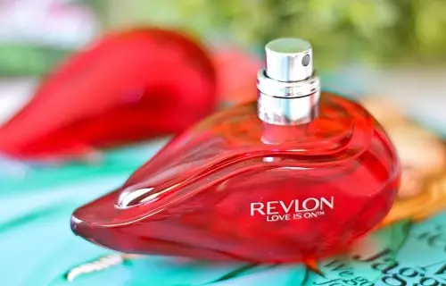 Parfumen Revlon: Damfume, männlech Kologen an Toilettwaasser Charlie blo, Charlie Gold an aner Parfumen, wéi se net bereet 25216_15