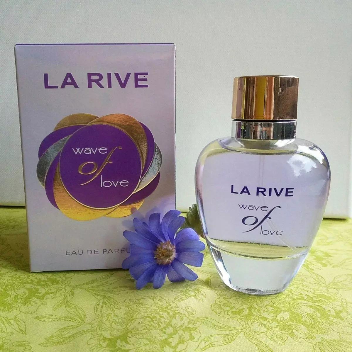 Parfümerie La Rive: Toilettëpabeier Waasser, Parfumerie, Aner Fraen a Männer d'd'Parfumen Aromen Kritik 25219_18
