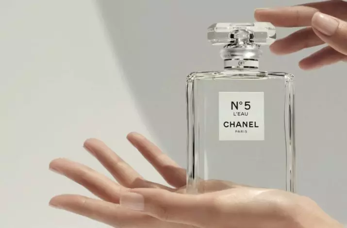 Օծանելիք Chanel n ° 5: Օծանելիք եւ զուգարանի ջուր, կանանց բույրերի նկարագրությունը, կազմը Eau de Parfum եւ այլ ոգիներ, ստեղծման պատմություն եւ ակնարկներ 25221_23