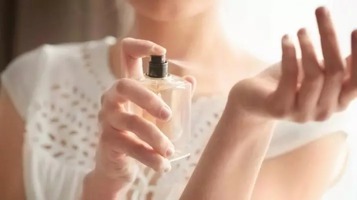 Parfumes Betty Barclay: Spirits oersjoch, Tender Blossom Húskewetter, kostbere mominten en oare parfums, hoe te kiezen 25233_14