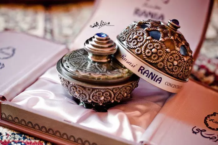 Parfum Rasasi: Vrouwelijk en mannelijk parfum. Hoe het originele Arabische toiletwater te onderscheiden? Rumz al Rasasi en Catherine, andere aroma's en beoordelingen 25249_10